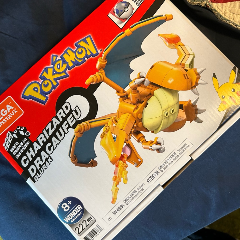 Pokemon Charizard Mega Construx